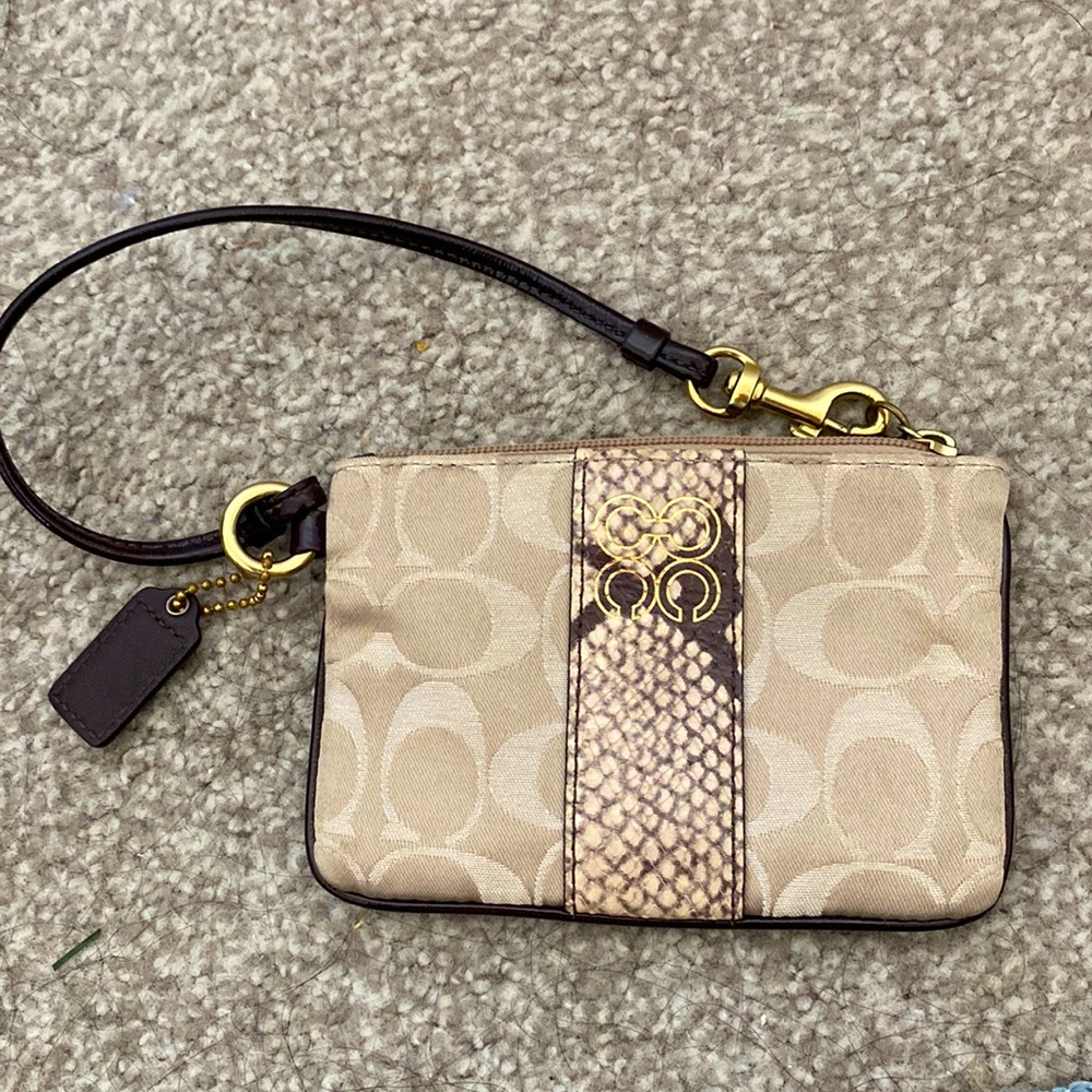 Coach small coin pouch excellent condition